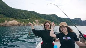 女性二人組も魚ゲット